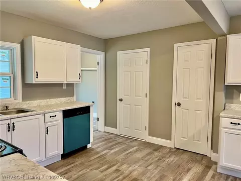 Kitchen - 3625 Presley Ave, Fort Smith, AR 72903 photo 5 of 6