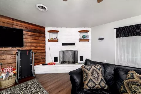 Living - 1003 Gregory Ave, Pocola, OK 74902 photo 3 of 4