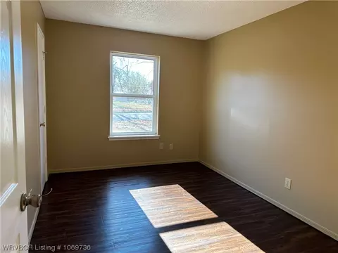 1405 15th Ter, Barling, AR 72923 photo 5