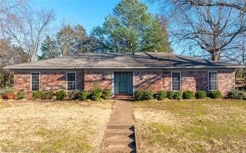 1410 N 13th St, Van Buren, AR 72956