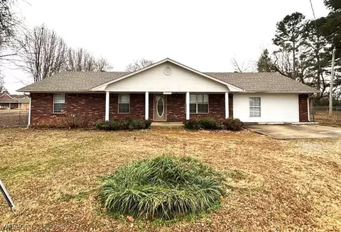 208 Logan St, Wister, OK 74966