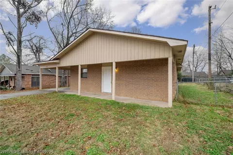 1504 15th Ter, Barling, AR 72923 photo 3