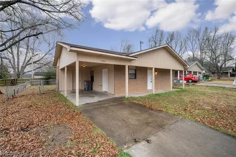 1504 15th Ter, Barling, AR 72923 photo 2