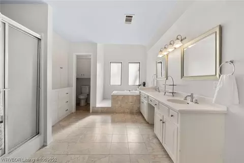 Bath - 3132 Brooken Hill Dr, Fort Smith, AR 72908 photo 2 of 7