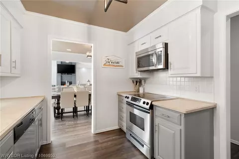 Kitchen - 3132 Brooken Hill Dr, Fort Smith, AR 72908 photo 3 of 3