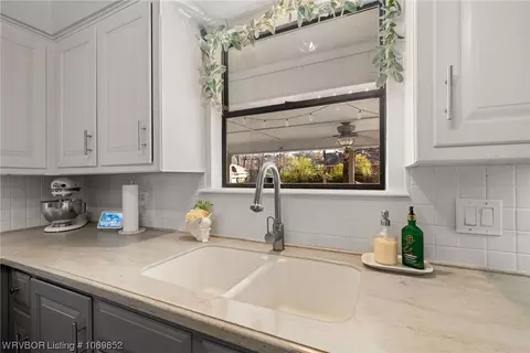 Kitchen - 3132 Brooken Hill Dr, Fort Smith, AR 72908 photo 2 of 3