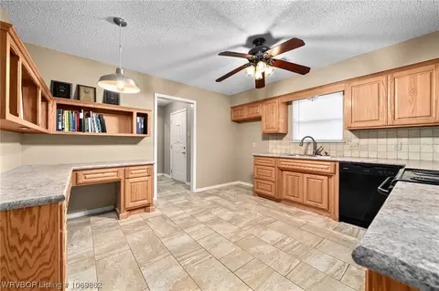 Kitchen - 3605 S 95th Cir, Fort Smith, AR 72903 photo 4 of 5