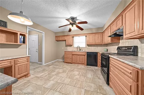 Kitchen - 3605 S 95th Cir, Fort Smith, AR 72903 photo 3 of 5