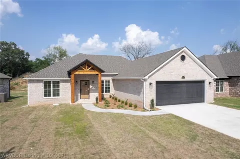 8531 Broadley Dr, Fort Smith, AR 72916