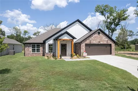 8537 Broadley Dr, Fort Smith, AR 72916