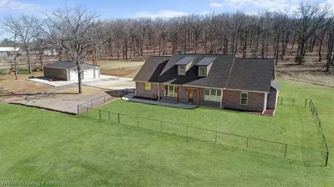 707 Smith St, Pocola, OK 74902 photo 2