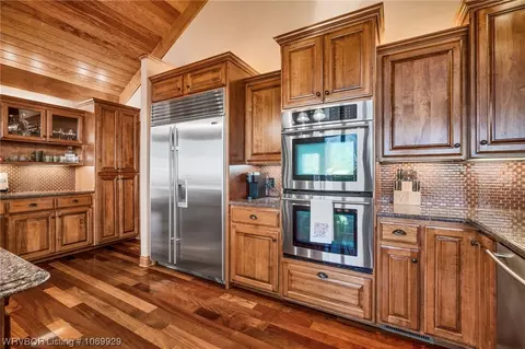 Kitchen - 2000 37th St, Ozark, AR 72949 photo 4 of 10