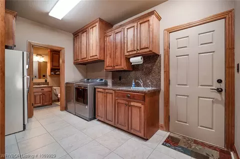 Kitchen - 2000 37th St, Ozark, AR 72949 photo 5 of 10