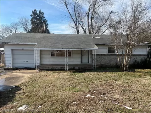 1109 25th St, Van Buren, AR 72956