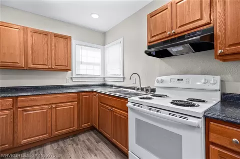 Kitchen - 1807 Churchill Rd, Fort Smith, AR 72904 photo 2 of 3