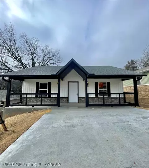 515 Lafayette St, Van Buren, AR 72956