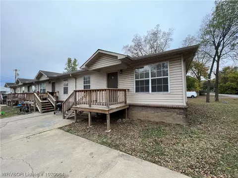 402 S 12th St, Van Buren, AR 72956