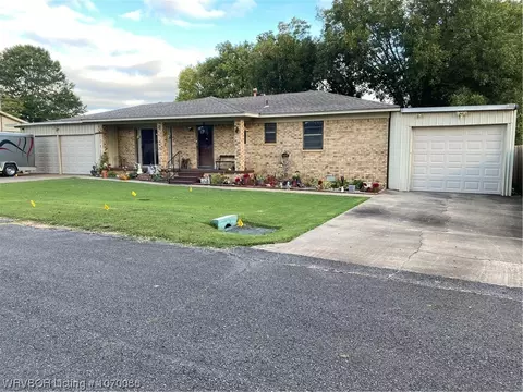 202 Cloos Circle Dr, Ozark, AR 72949