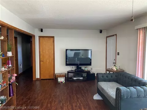 Living - 202 Cloos Circle Dr, Ozark, AR 72949 photo 2 of 6