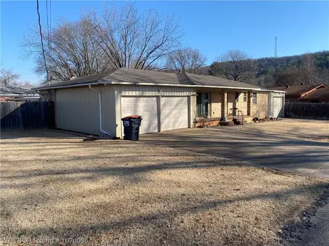 Exterior - 202 Cloos Circle Dr, Ozark, AR 72949 photo 9 of 16
