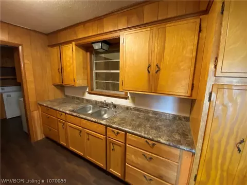 Kitchen - 202 Cloos Circle Dr, Ozark, AR 72949 photo 4 of 5