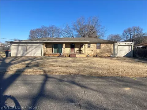 Exterior - 202 Cloos Circle Dr, Ozark, AR 72949 photo 8 of 16