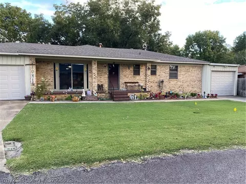 Exterior - 202 Cloos Circle Dr, Ozark, AR 72949 photo 6 of 16