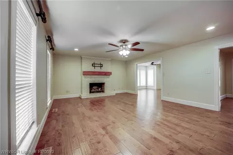 Living - 7305 Ellsworth Rd, Fort Smith, AR 72903 photo 2 of 5