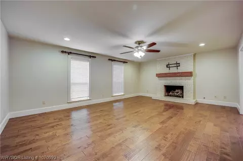 Living - 7305 Ellsworth Rd, Fort Smith, AR 72903 photo 1 of 5