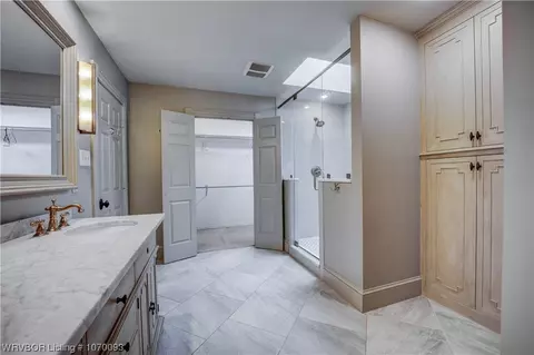 Bath - 7305 Ellsworth Rd, Fort Smith, AR 72903 photo 2 of 10