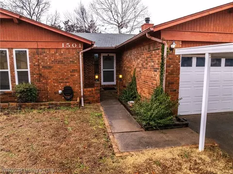 1501 6th Ter, Barling, AR 72923 photo 2