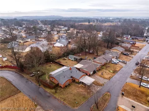 1501 6th Ter, Barling, AR 72923 photo 4
