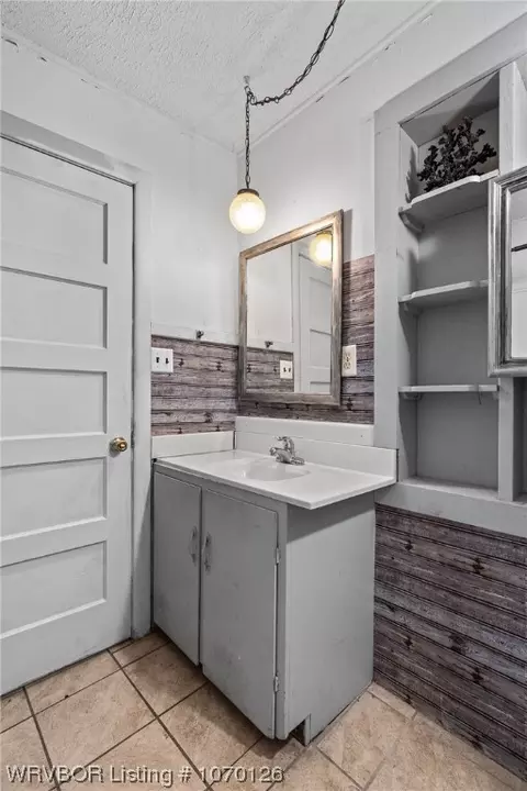 Bath - 2801 Tulsa St, Fort Smith, AR 72901 photo 1 of 2
