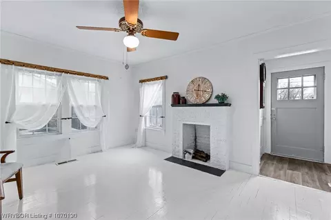 Living - 1507 Dallas St, Fort Smith, AR 72901 photo 1 of 2