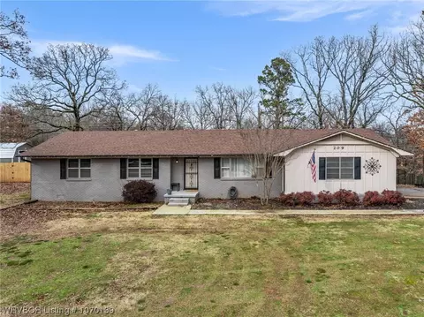 209 Poe Ave, Poteau, OK 74953