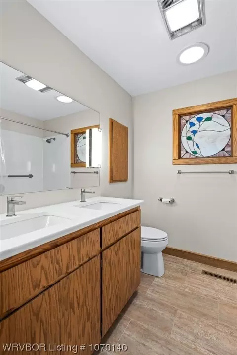 Bath - 3001 Windrift Cv, Fort Smith, AR 72903 photo 3 of 4