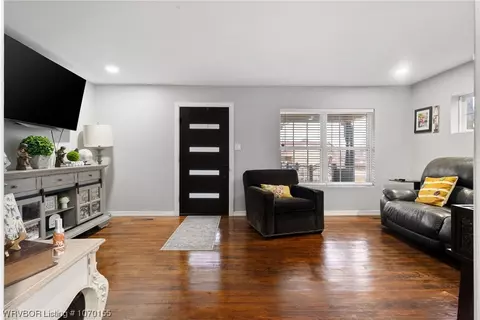 Living - 2419 Savannah St, Fort Smith, AR 72901 photo 2 of 7