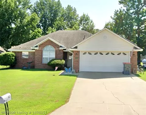 704 Jessie Dr, Lavaca, AR 72941