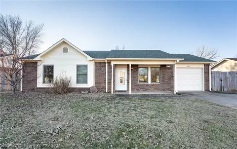 2207 Pebble St, Van Buren, AR 72956