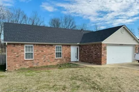 20676 Highland Dr, Springdale, AR 72764