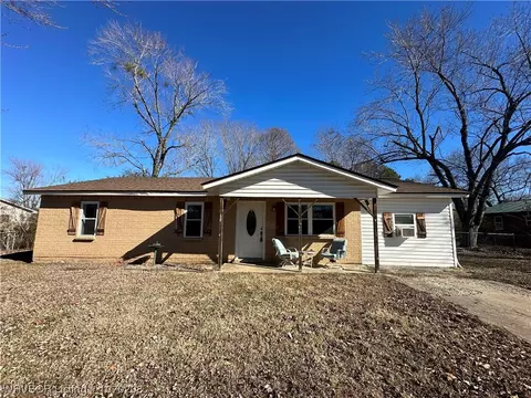 103 B St, Pocola, OK 74902