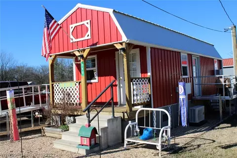 390 E 6th St, Waldron, AR 72958