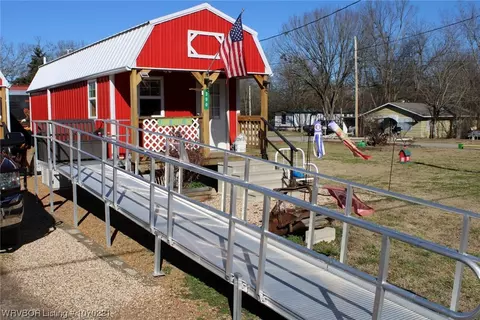 390 E 6th St, Waldron, AR 72958 photo 6