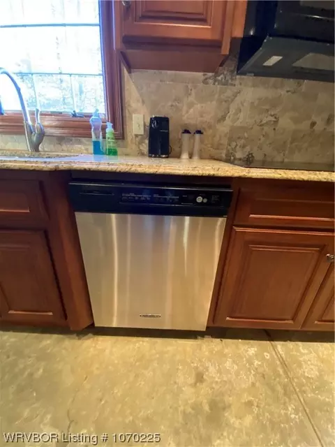 Kitchen - 53 Shady Grv, Mount Ida, AR 71957 photo 9 of 10