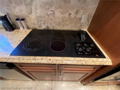 Kitchen - 53 Shady Grv, Mount Ida, AR 71957 photo 7 of 10