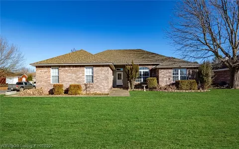 2006 Devyn Dr, Lavaca, AR 72941