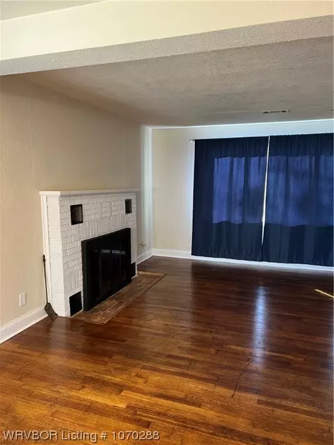 Living - 4101 S Q St, Fort Smith, AR 72903 photo 2 of 4