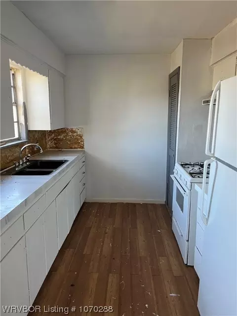 Kitchen - 4101 S Q St, Fort Smith, AR 72903 photo 2 of 2