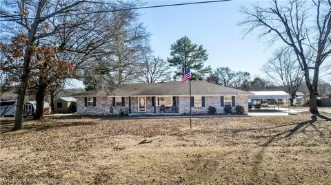 1904 W Shawntel Smith Blvd, Muldrow, OK 74948