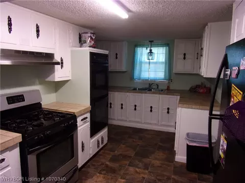 Kitchen - 13662 Watalula Rd, Ozark, AR 72949 photo 3 of 3